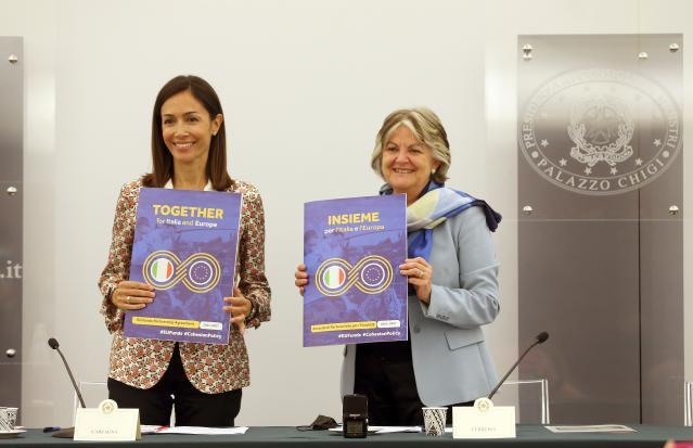 Immmagine > Mara Carfagna, Minister for Southern Italy and Territorial Cohesion, on the left, and Elisa Ferreira, after signing the Partnership agreement on EU Funds 2021-2027, in Rome. [Source: EC - Audiovisual Service]
=
:: Visit by Elisa Ferreira, European Commissioner, to Italy.
:: Visit by Elisa Ferreira, European Commissioner in charge of Cohesion and Reforms, to Rome.
=
Cfr.: «Politica di coesione dell'UE: assegnati all'Italia 42,7 miliardi di € per contribuire alla crescita sostenibile, all'occupazione e alla modernizzazione, riducendo nel contempo le disparità regionali» - 19Luglio2022 [Rif.: ec-europa-eu / rappr. It-Mi]