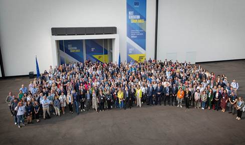 Immagine: Foto di gruppo - Assemblea generale dei centri Europe Direct a Milano >> EUROPE DIRECT centres General Meeting | 30.5 > 1.06.2022 | Milan == Rif.: Ufficio stampa della Rappresentanza a Milano della Commissione europea | http://ec.europa.eu/italy 